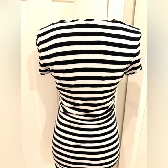 White House Black Market SS Top - Picture 4 of 9